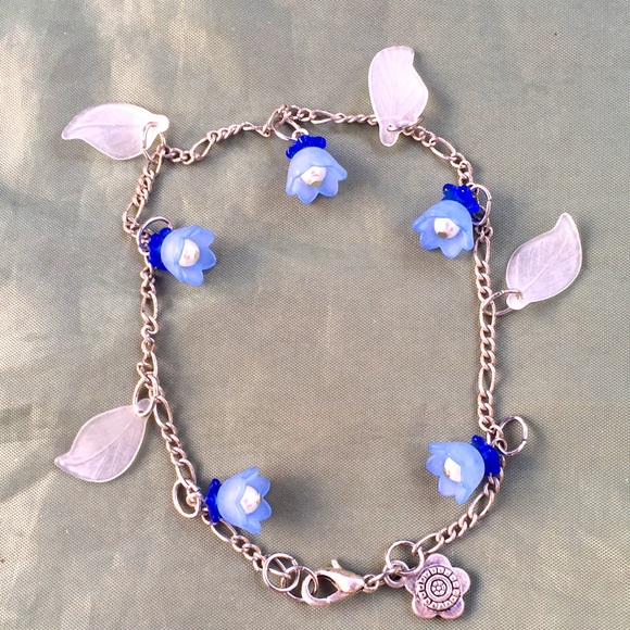 Jewelry - Cute Ankle bracelet w Blue flower and white leaf decor., perfect for summer!